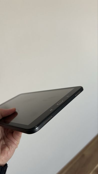 Планшет Samsung Galaxy Tab A (2016)