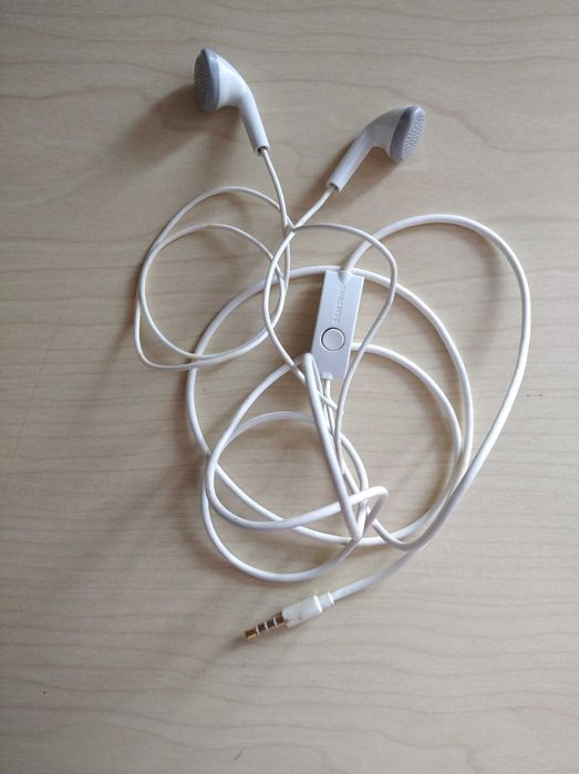 Auriculares com fio Samsung