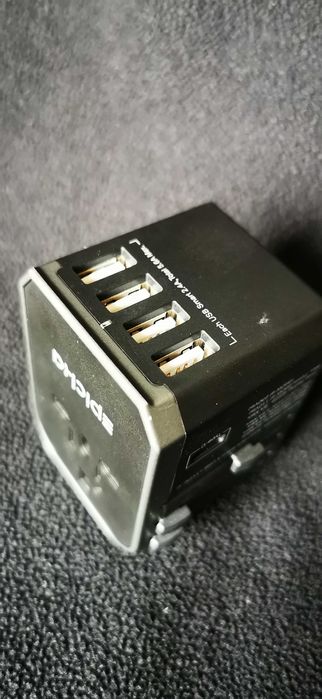 Adapter AC uniwersalny podróżny