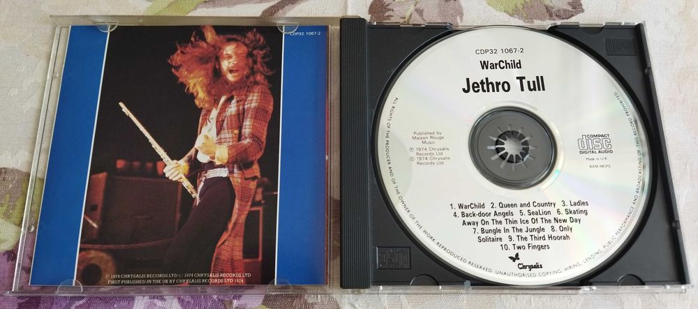 Płyty CD zespołów rockowych: Fleetwood Mac, Jetro Tull.