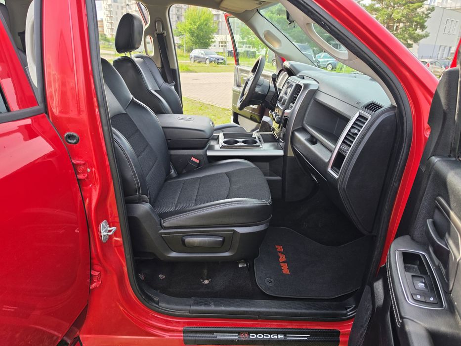 Dodge Ram 2500  Heavy Duty 6.4 HEMI  4x4