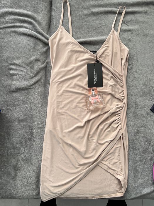 Sukienka  marszczona nowa