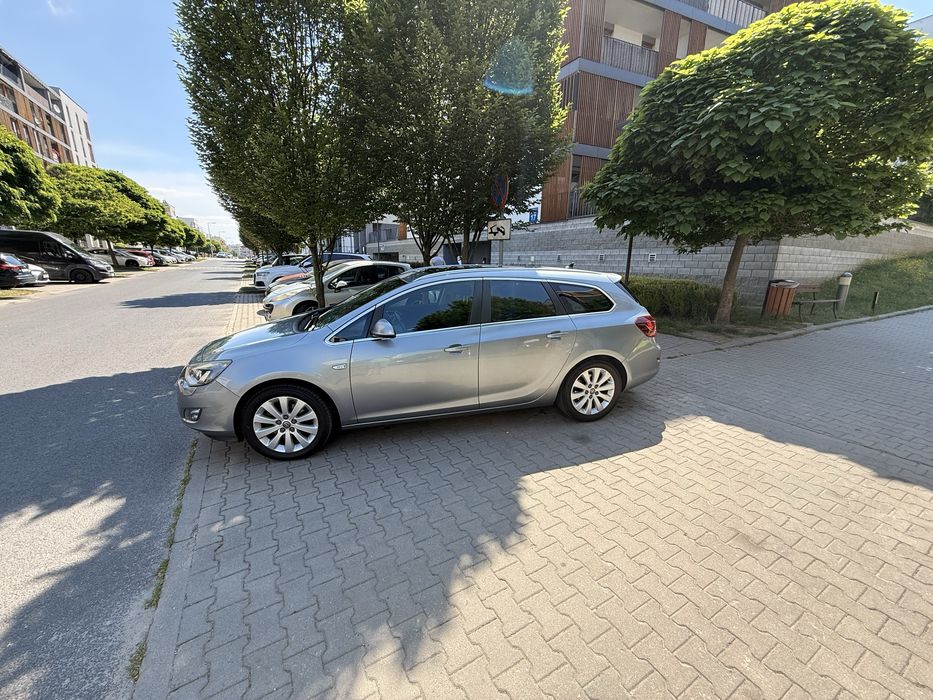 Astra J kombi, 2011r