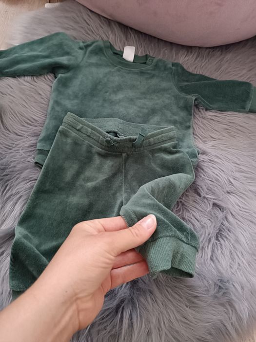 Dres niemowlęcy z weluru 68