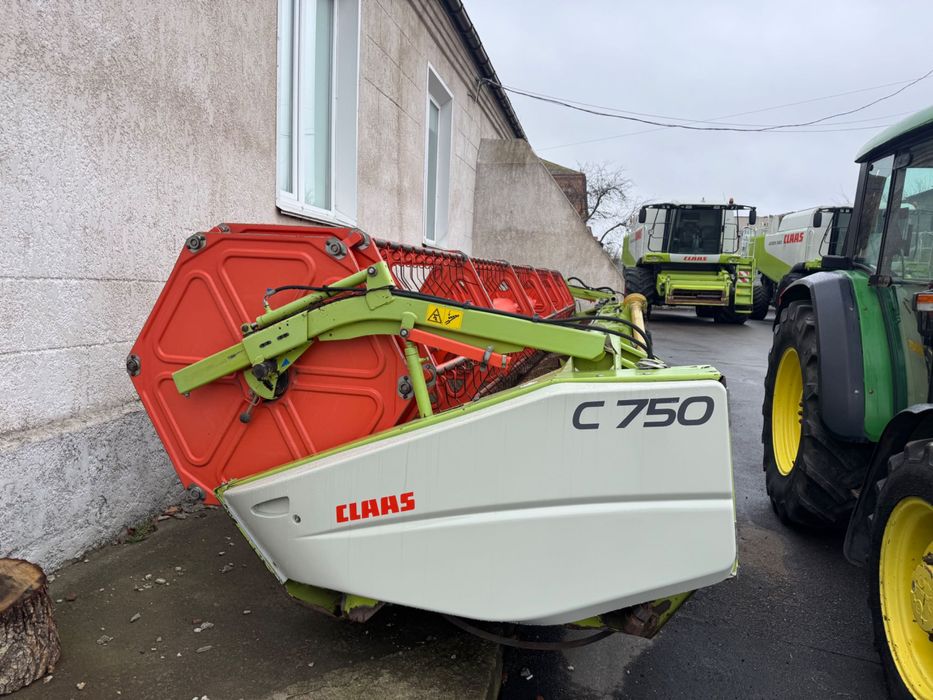 Продам жатку Claas C750