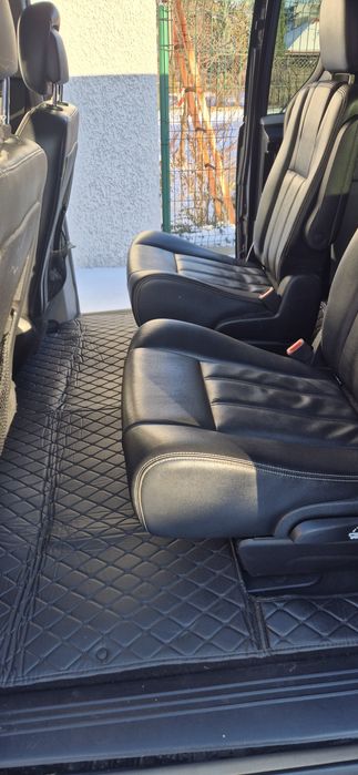 Chrysler Country Town  2013