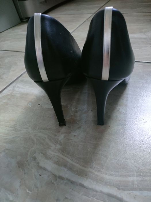 Czarne szpilki rozmiar 38