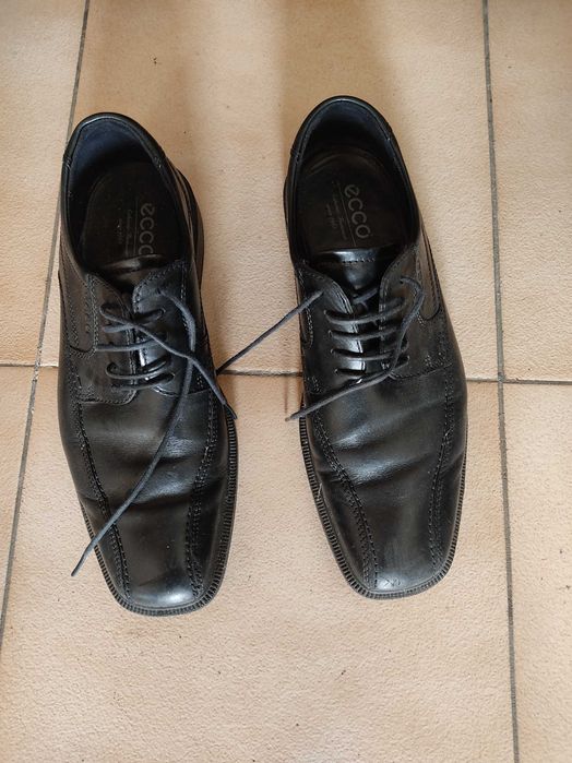 Par de sapatos da marca ECCO
