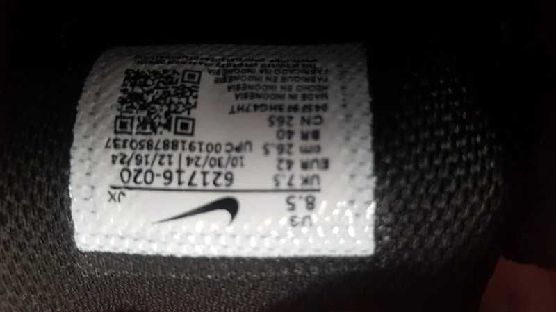 Buty  Nike Reax 8 TR Mesh Black/Metallic Gold – 42