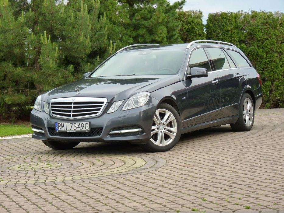 Mercedes-Benz Klasa E Bezwypadkowy BDB stan i wersja 4 Matic- Avantgarde-duży serwis