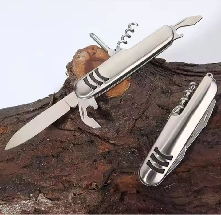 Багатофункціональний складний ніж з нержавіючої сталі.