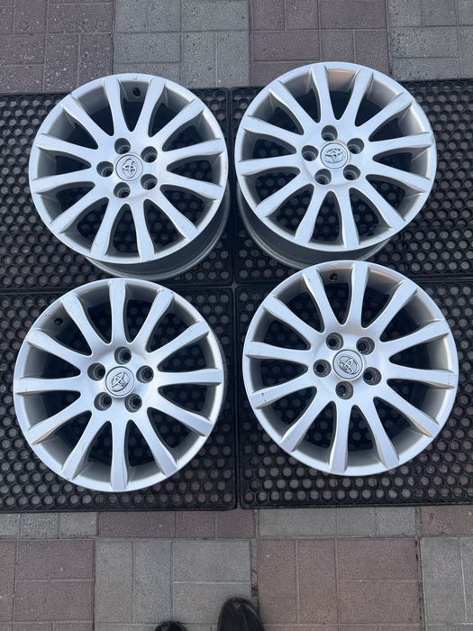 Диски оригінал Toyota Camry Corolla avensis lexus es is gs 5 114,3 r17