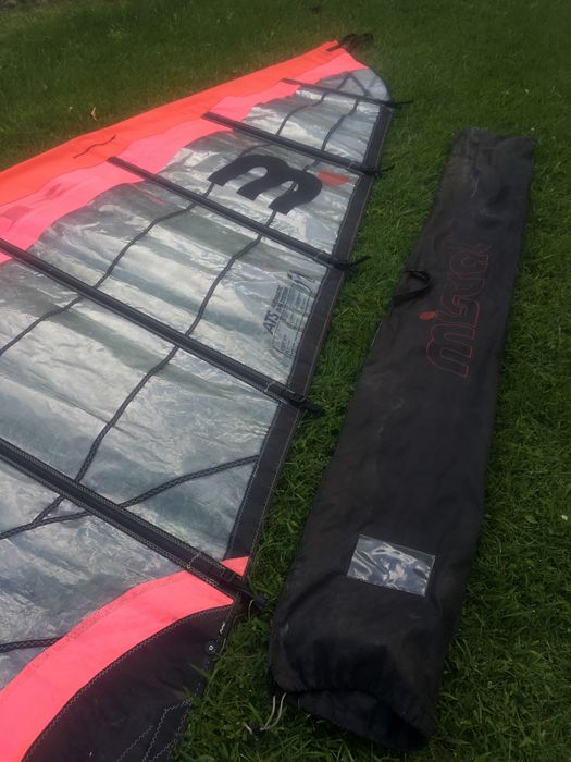 Vela Mistral 5.8 com 4 cambers