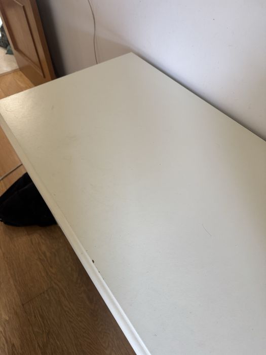 Secretária Ikea marcas de uso