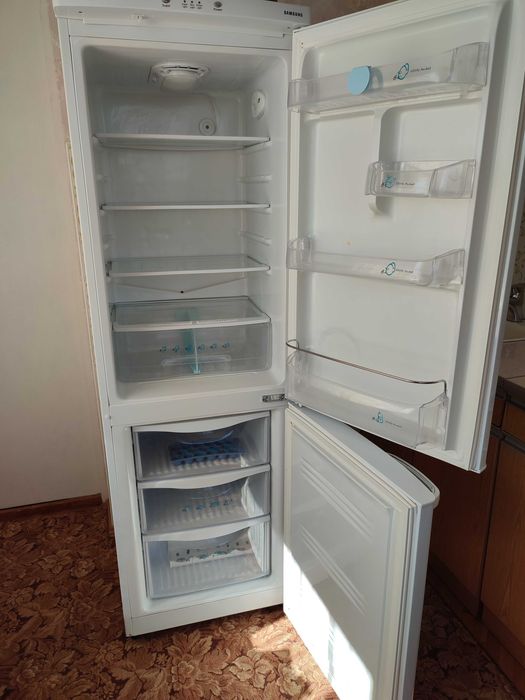 Холодильник Samsung rl28fbsw