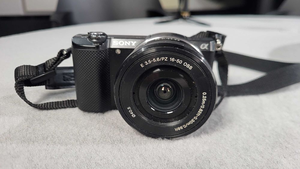 Aparat Sony Alpha A5000 Ilce-5000 czarny + obiektyw 16-50mm Oss