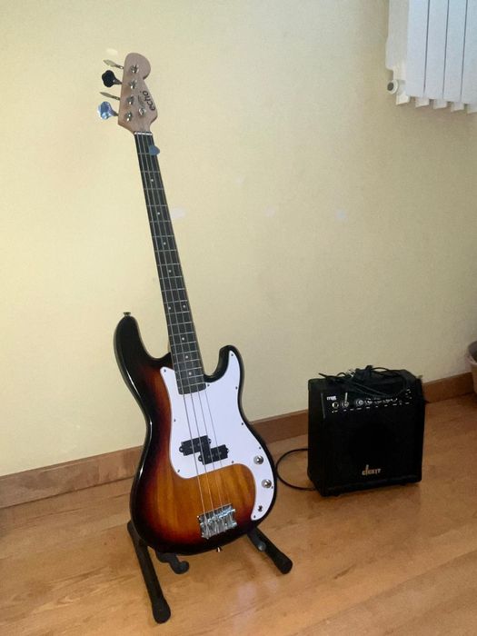 Gitara basowa Echo plus wzmacniacz
