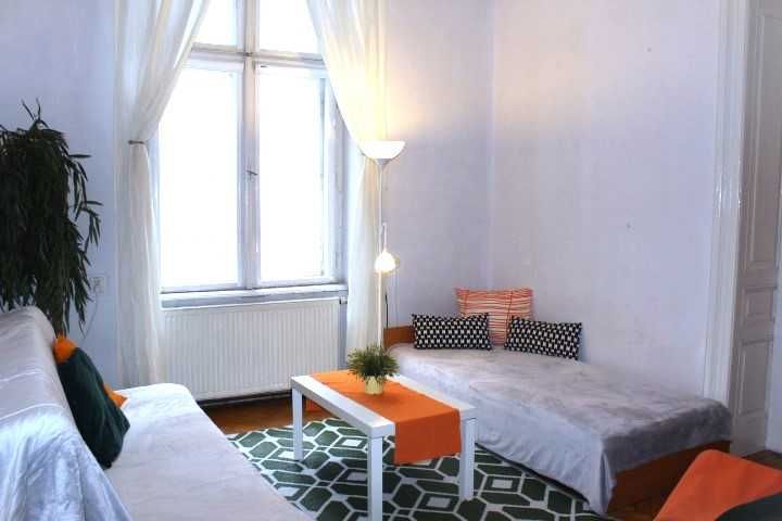 Duży pokój Z PRYW. ŁAZIENKĄ koło POCZTY GŁÓWNEJ, 3 min do Rynku  /Room with PRIVATE BATHROOM Old Town