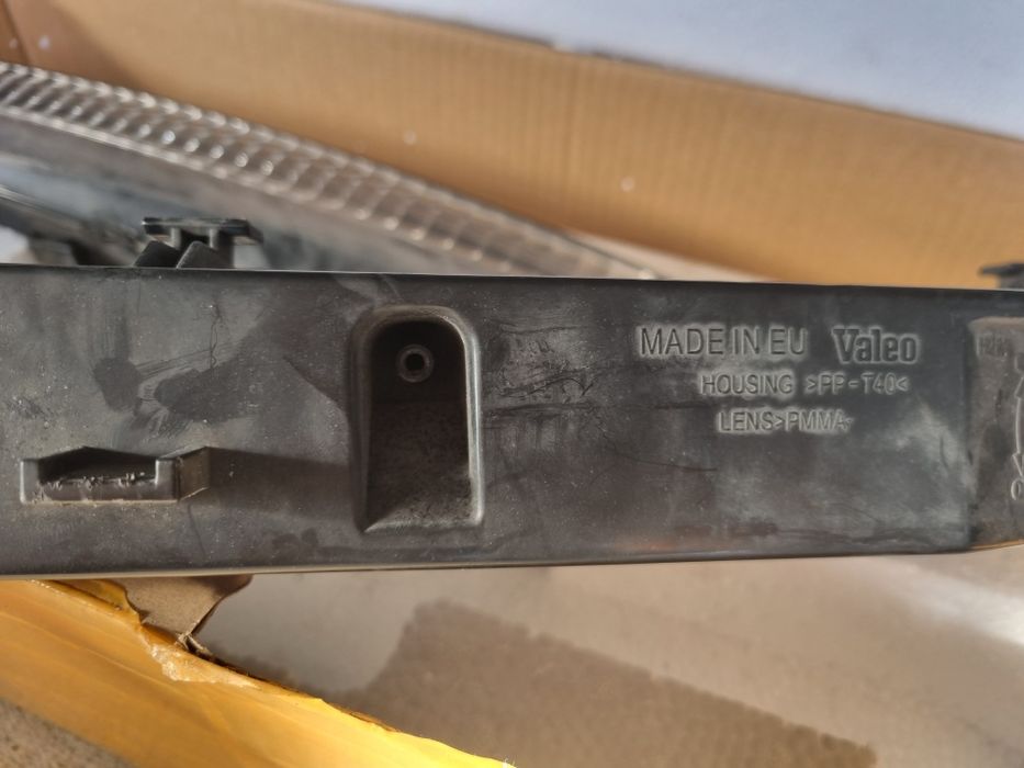 Grelha para-choque frente  e faróis de minimos e pisca audi q7 4l 

Pe