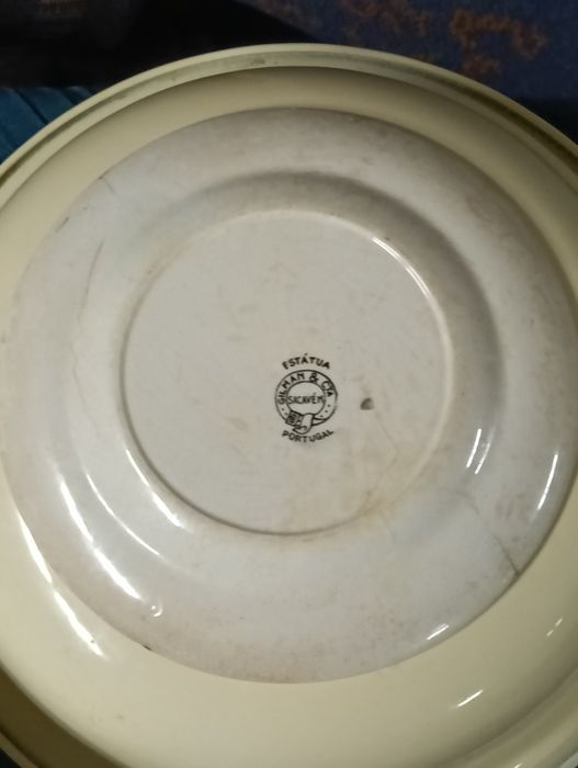 Prato de porcelana Sacavém ( Estátua)