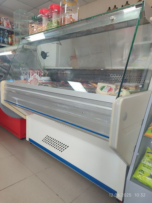 Холодильна вітрина
