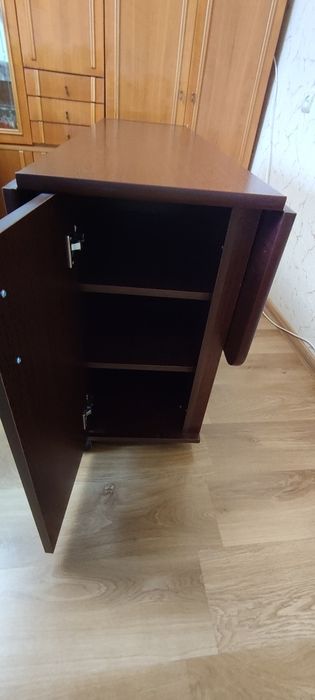 Продається стіл-книжка
