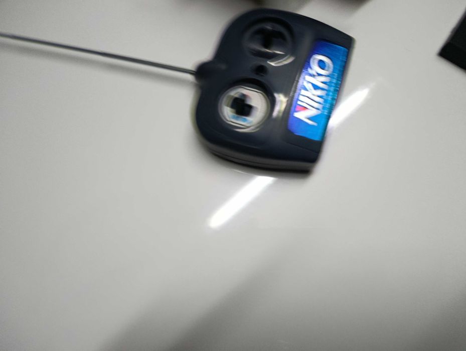 Carro telecomandado NIKKO a bateria