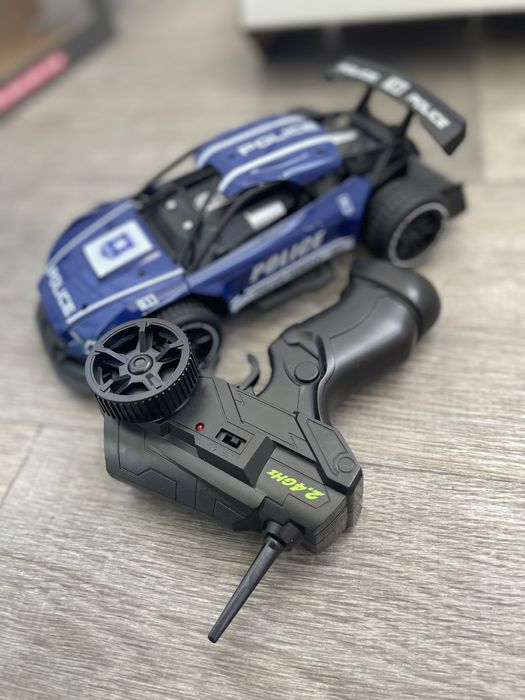 Машинка на радиоуправлении.