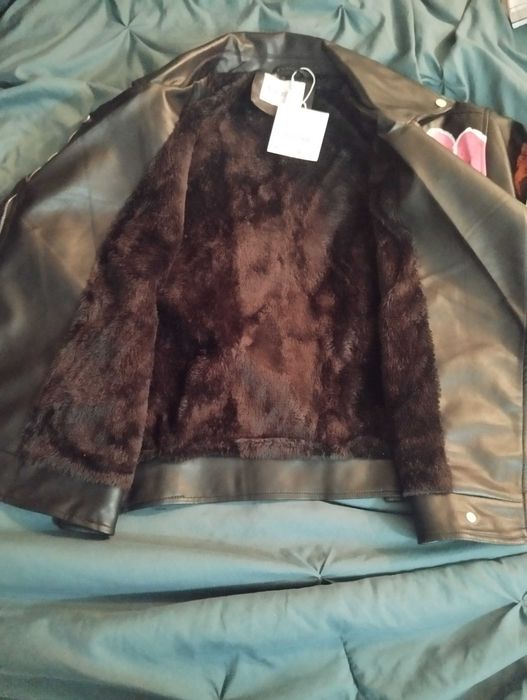 Casaco preto com pêlo