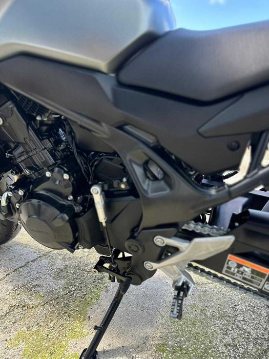 Honda CB750 Hornet 2024