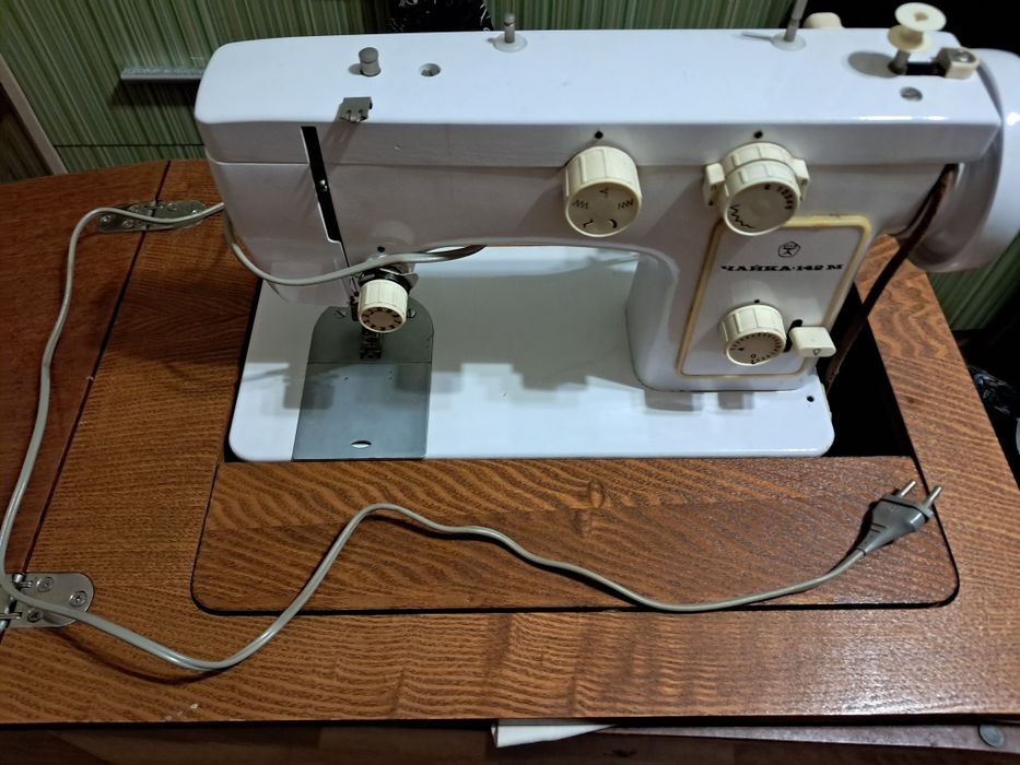 Швейна машинка "Чайка" 142М