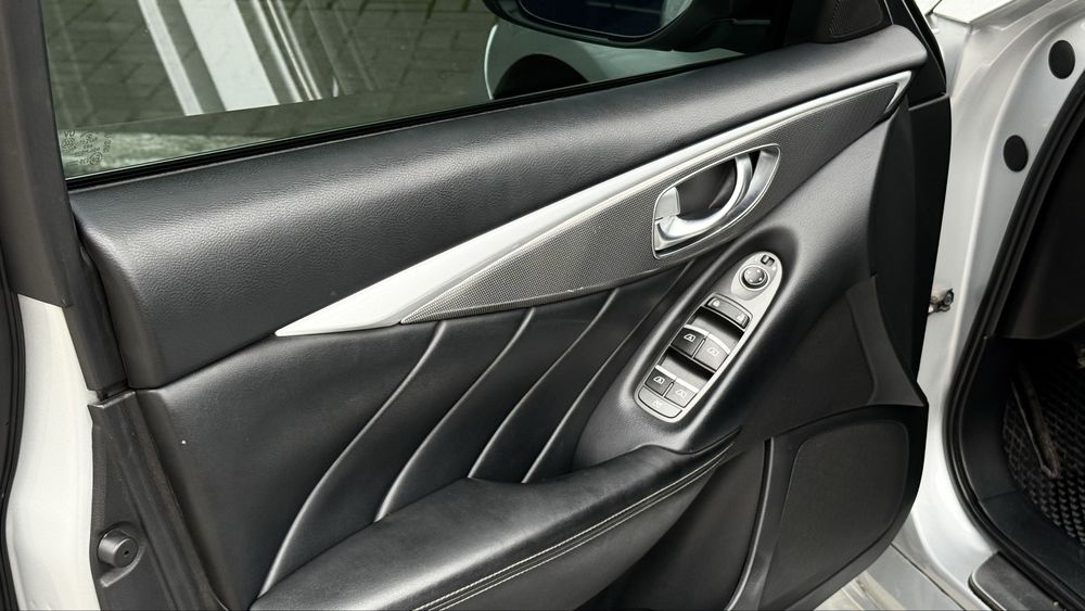 Продам Infiniti Q50   Полный привод 3,7 Газ/Бензин