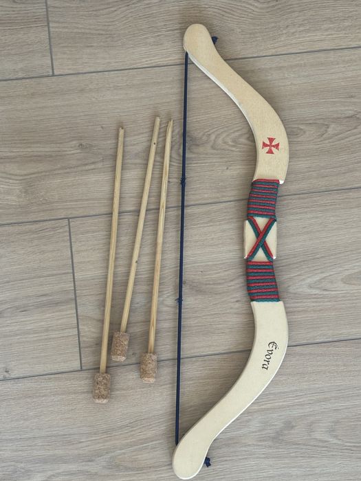 Arco e flecha em perfeito estado vindos de évora