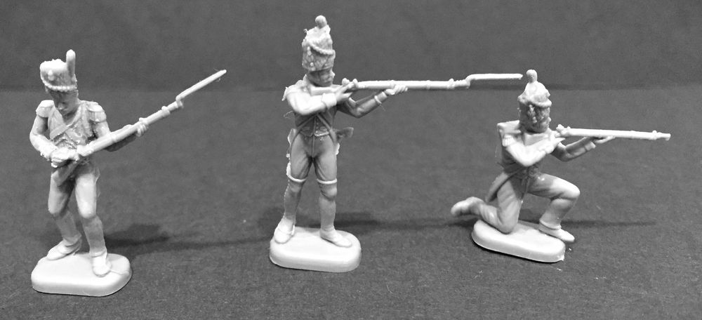 15 Soldados antigos em plástico