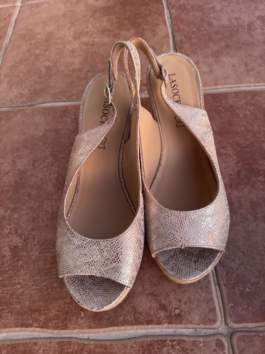 Sandaly na koturnie Lasocki