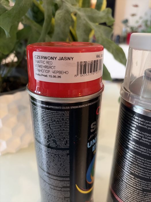 Spray spraye acrylic biały i czerwony