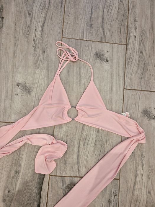 Top z odkrytymi plecami