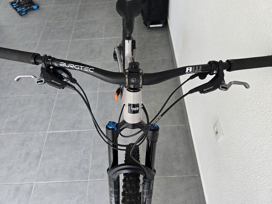 Bicicleta Enduro Santa Cruz Nomad 2023 - Excelente Condição - Garantia