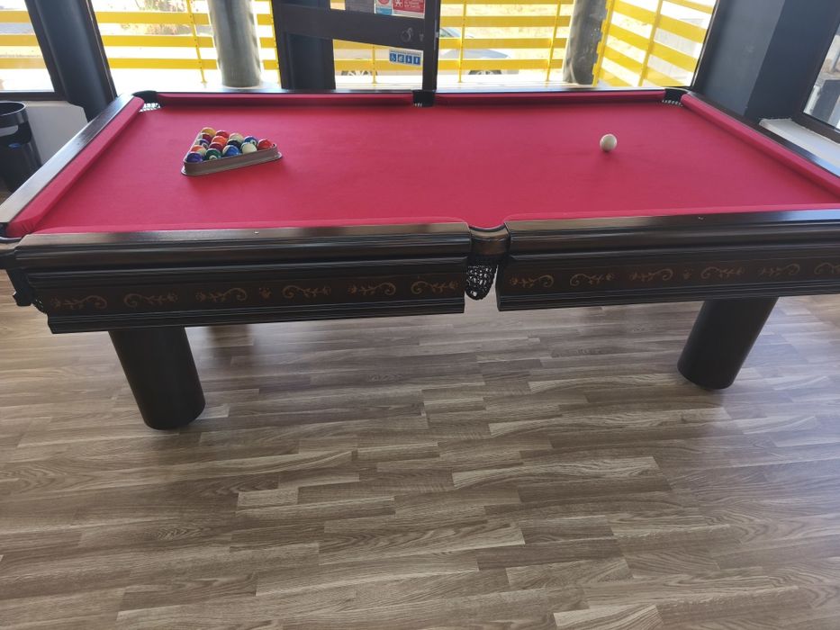 Mesa de bilhar em ótimo estado.