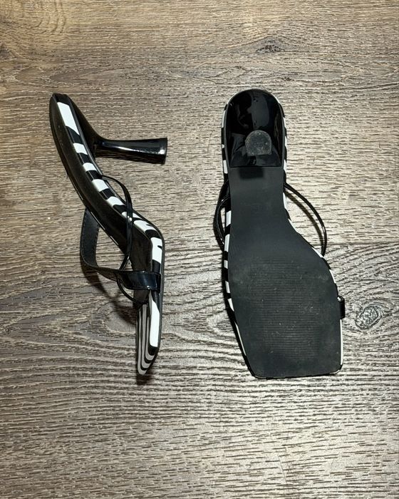 Sandálias de Salto com Padrão Zebra SHEIN – Tamanho 39