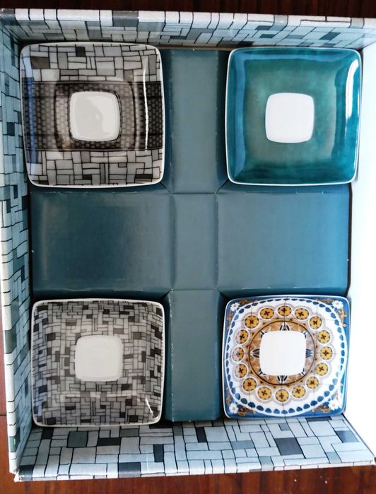 Caixa com 4 chávenas de café com pires "Alma do Porto" da Vista Alegre