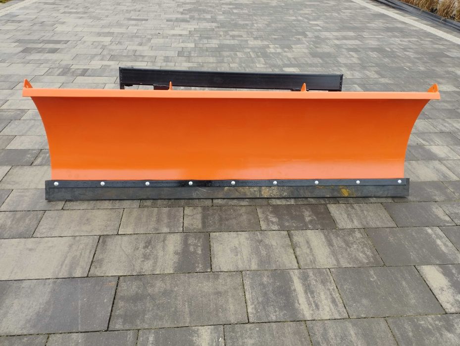 Pług śnieżny z mocowaniem do tura na euroramkę do małych ciągników