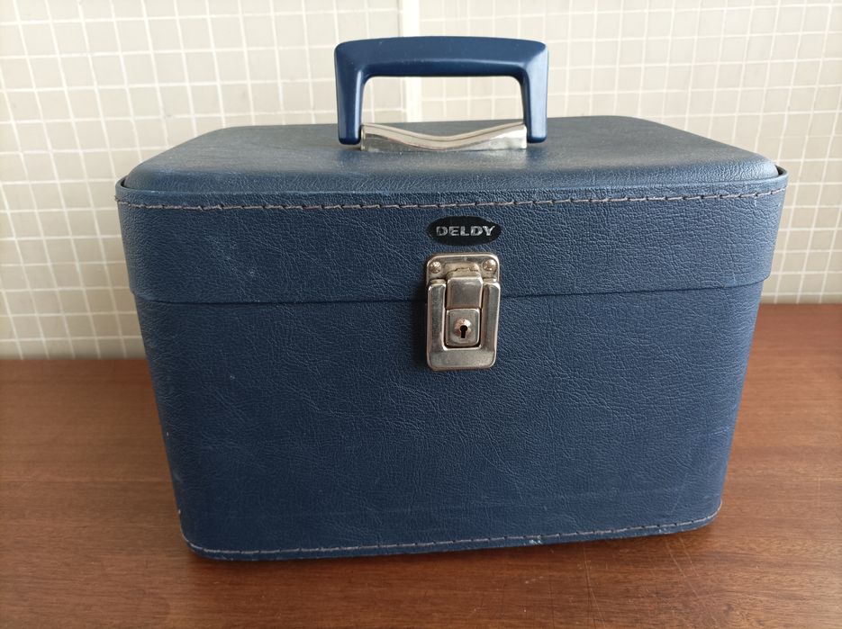 Mala Nécessaire, Marca Deldy.