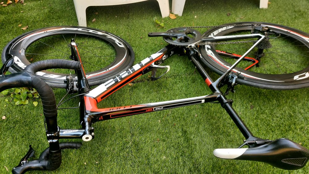 Cube Attain Carbono t56