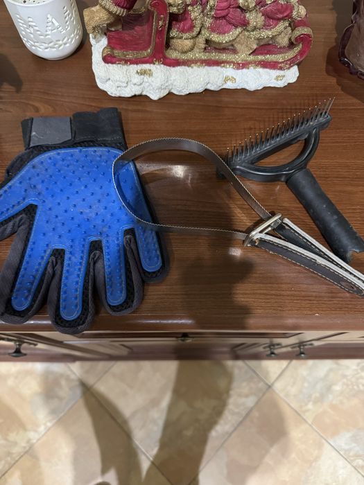 Набор расческа, щетка для вычесывания собак и перчатка