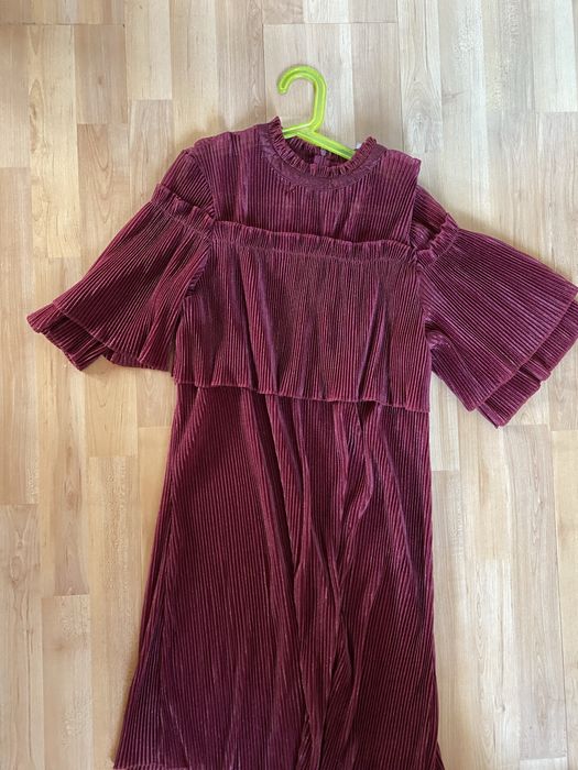 bordowa sukienka Boohoo