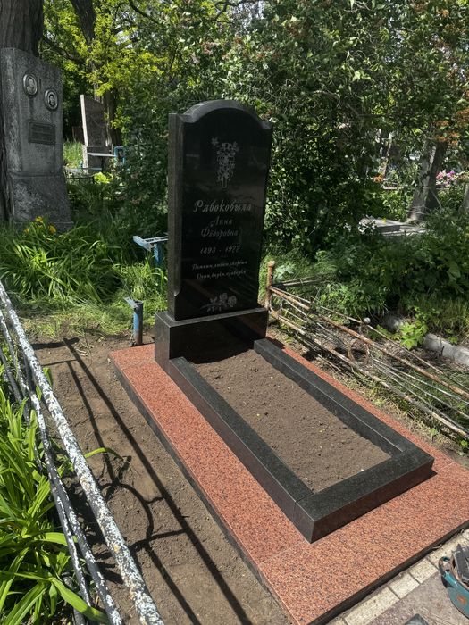 прибирання могил,памʼятників