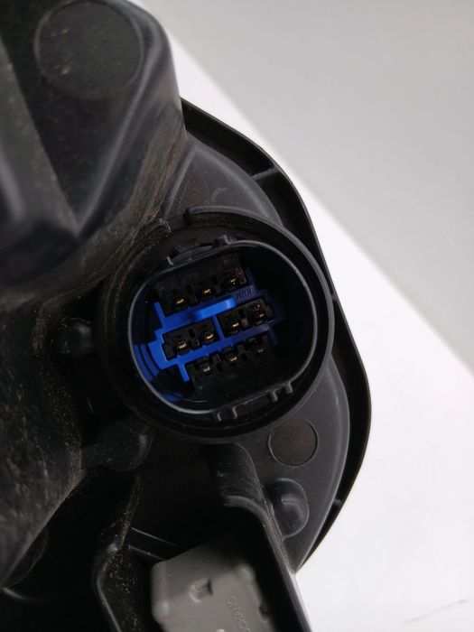 Ótica / farol esquerda HYUNDAI Tucson (NX4E)