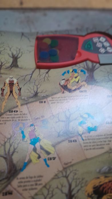 Livro de jogos  gigante Marvel