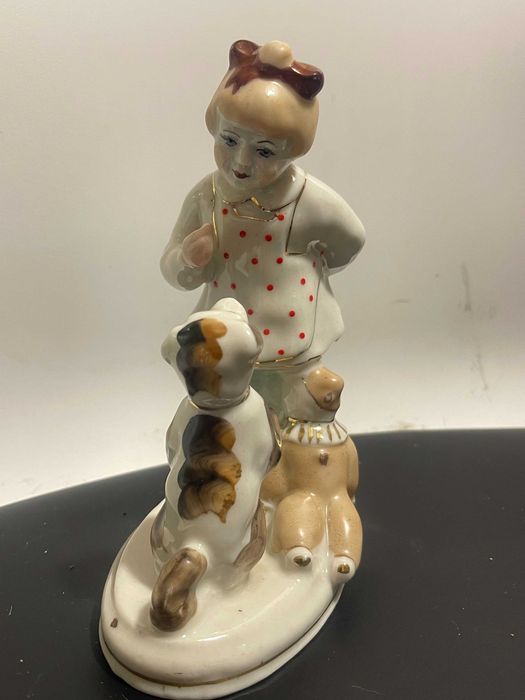 статуэтка фарфор  счастливое детство .